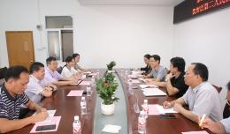 崇左市人民醫(yī)院黨委書記黃志寧一行到我院參觀交流黨建與文化建設(shè)工作
